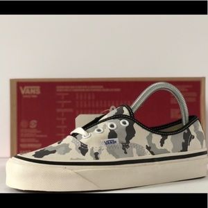 Vans Classic Camo Low-Top Sneakers in Gray and Black